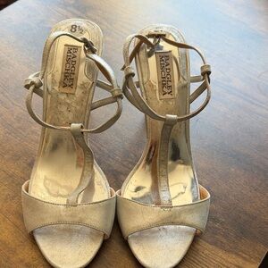 Badgley Mischka Women's Metallic Heels BOGO free any closet of equal/less value